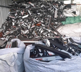 Những loại rác thải nào không nên bỏ chung với phế liệu thông thường?
