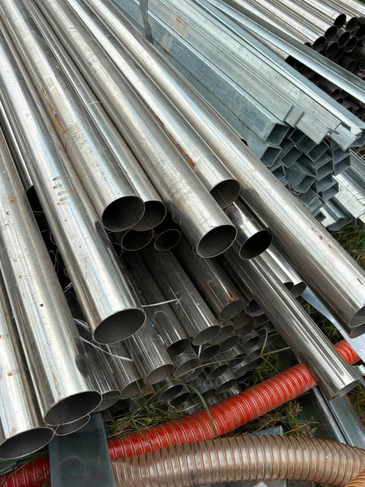 Ống inox tròn và inox hộp còn nguyên cây Phát Tài thu mua