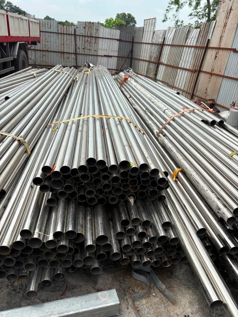 khung kệ sắt sau khi được tháo dỡ sẽ mang về kho