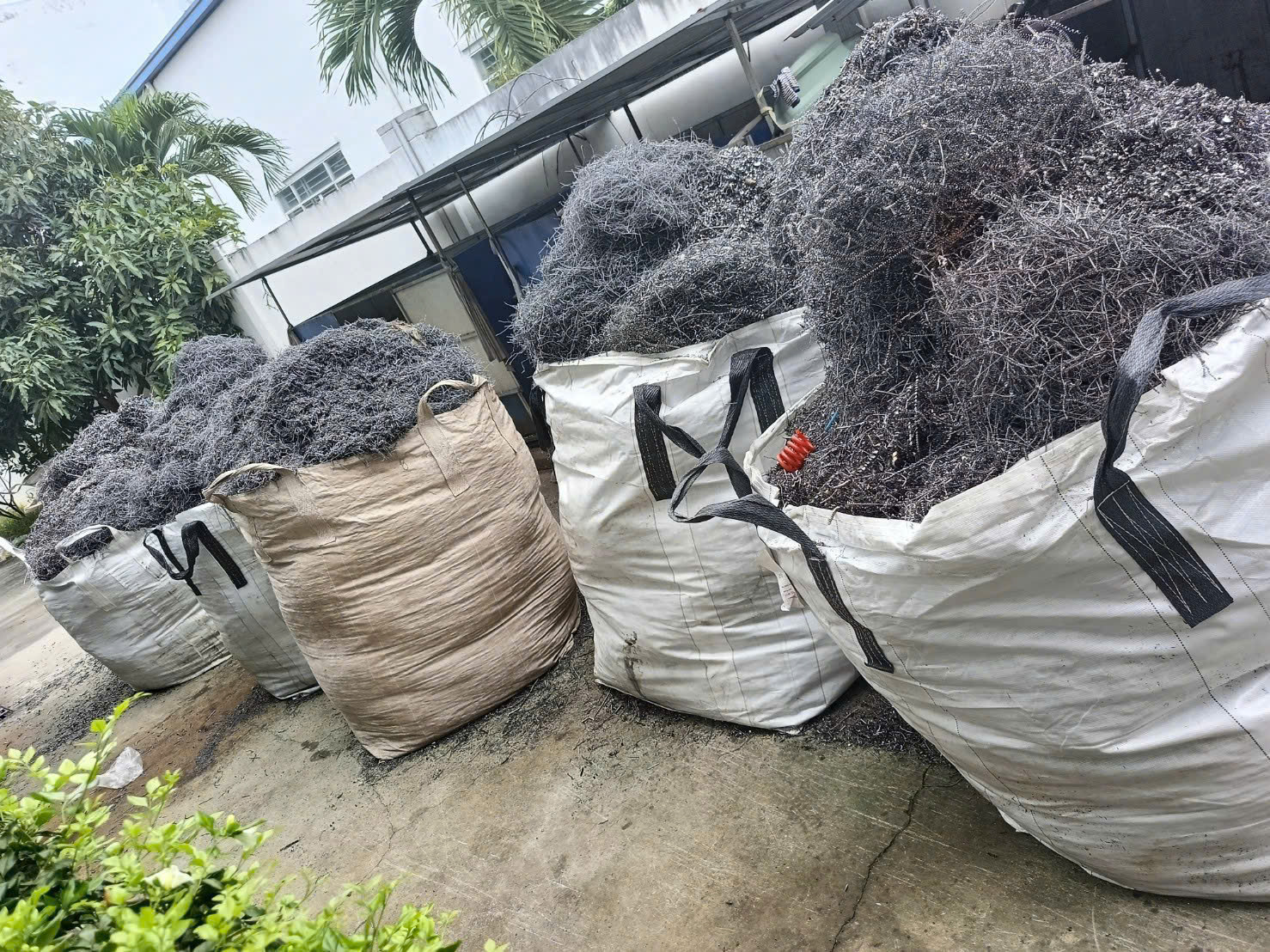 thu mua phế liệu miền tây giá cao